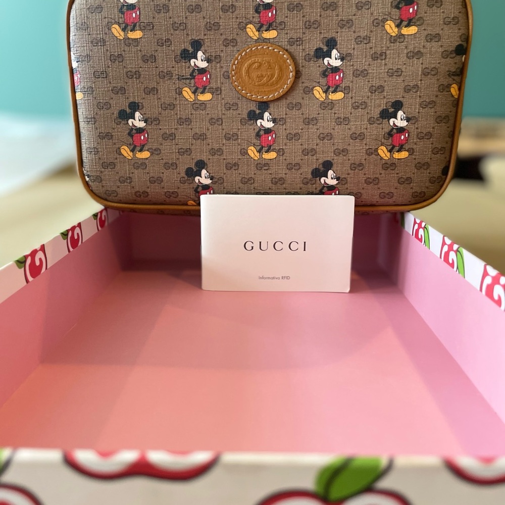 SOLD 💵 Gucci x Disney Collaboration Belt Bag/ Sling - Picture 9 of 13